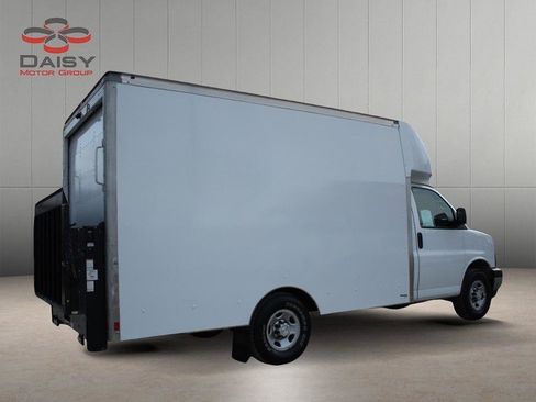 Used 2019 Chevrolet Express 3500 w/ Power Convenience Package image 5