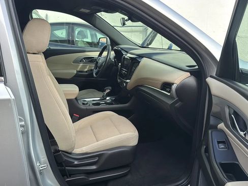 Used 2022 Chevrolet Traverse LS AWD/4WD image 25