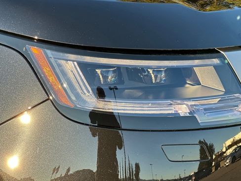 Used 2025 Land Rover Range Rover SE image 10