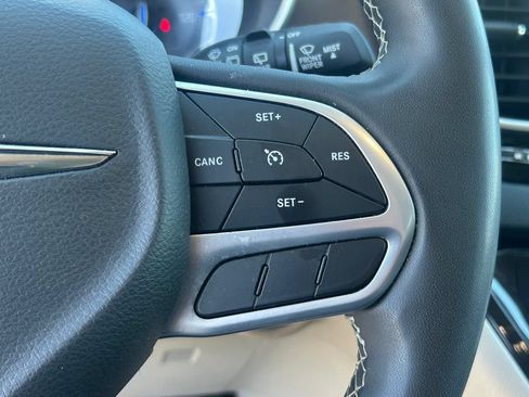Used 2023 Chrysler Voyager LX FWD image 17