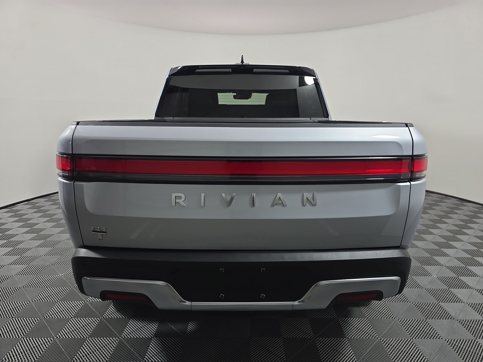 Used 2023 Rivian R1T Adventure Dual AWD/4WD image 4