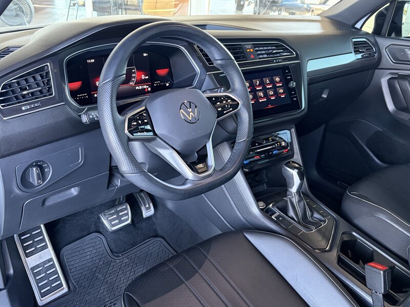 Used 2023 Volkswagen Tiguan SE R-Line FWD image 10