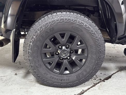 Certified 2017 Toyota Tacoma SR5 image 22