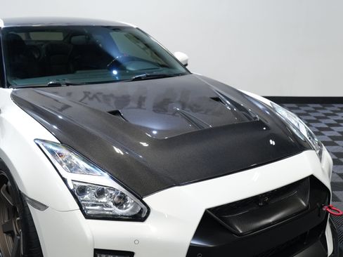 Used 2017 Nissan GT-R Premium AWD/4WD image 12