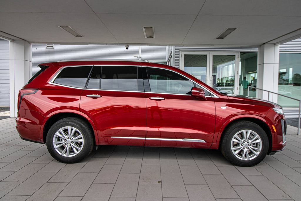 Used 2023 Cadillac XT6 Luxury FWD image 3