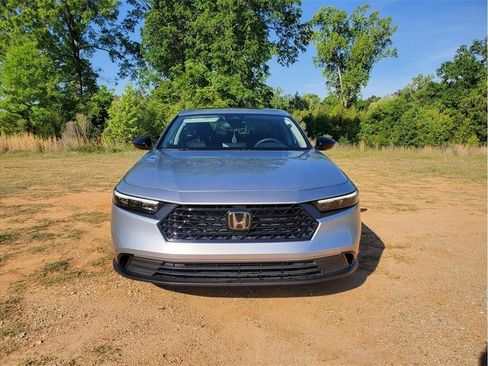 Used 2025 Honda Accord SE image 13