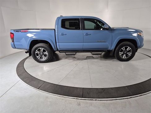 Used 2019 Toyota Tacoma TRD Sport image 5