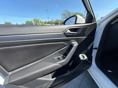 Certified 2024 Volkswagen Jetta SE w/ Panoramic Sunroof Package FWD image 25