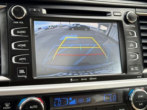 Used 2018 Toyota Highlander Limited image 21