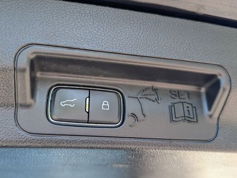 Used 2020 Ford Explorer XLT w/ Equipment Group 202A image 25