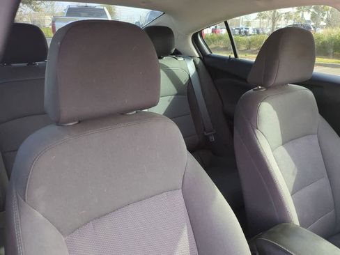 Used 2018 Chevrolet Cruze LT w/ Convenience Package image 7