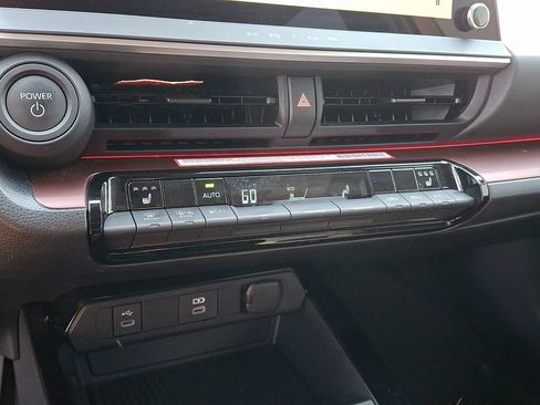 Used 2024 Toyota Prius Prime FWD image 18