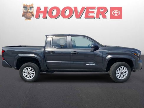 Used 2025 Toyota Tacoma SR5 image 2