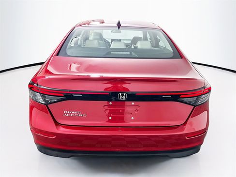 Used 2025 Honda Accord SE image 18