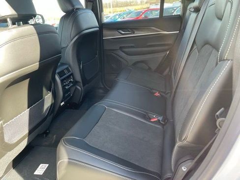 New 2026 Jeep Grand Cherokee Altitude AWD/4WD image 11