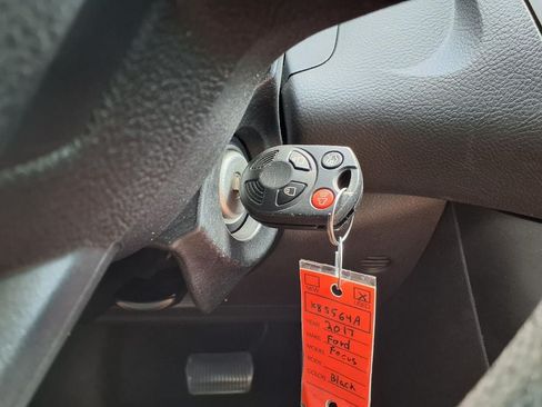 Used 2017 Ford Focus SE FWD image 27