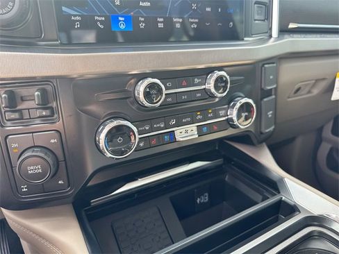 Certified 2026 Ford F250 Platinum w/ Platinum Plus Package image 21