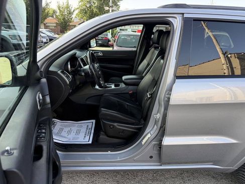 Used 2017 Jeep Grand Cherokee Altitude AWD/4WD image 6