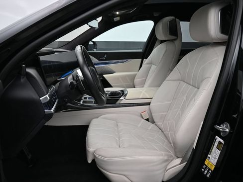 Used 2023 BMW 760i xDrive w/ Luxury Rear Seating Package AWD/4WD image 10