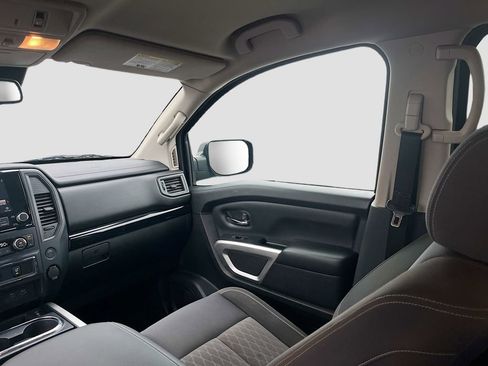 Used 2023 Nissan Titan SV w/ SV Convenience Package image 23