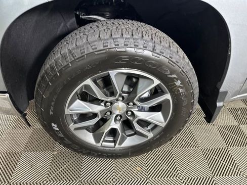 Used 2025 Chevrolet Silverado 1500 LT image 10