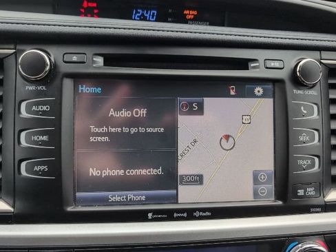 Used 2019 Toyota Highlander SE image 23