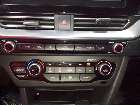 Used 2021 Kia Niro EX Premium w/ Cold Weather Package image 17