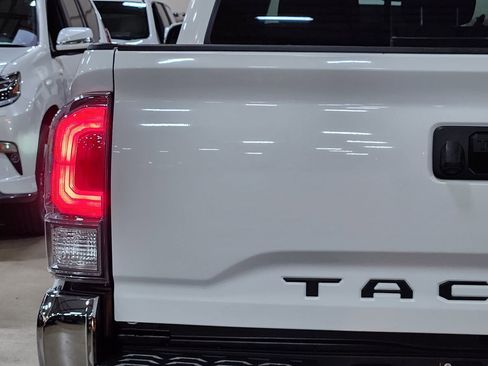 Used 2022 Toyota Tacoma TRD Off-Road AWD/4WD image 20