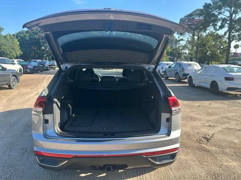 Used 2024 Volkswagen Atlas Cross Sport SE w/ Panoramic Sunroof Package AWD/4WD image 7