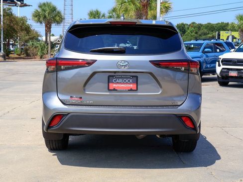 Used 2025 Toyota Highlander XLE FWD image 26