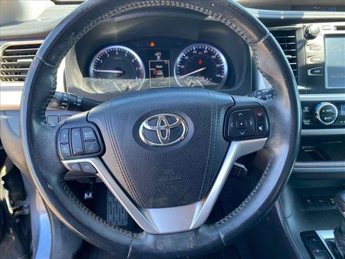 Used 2016 Toyota Highlander XLE AWD/4WD image 11