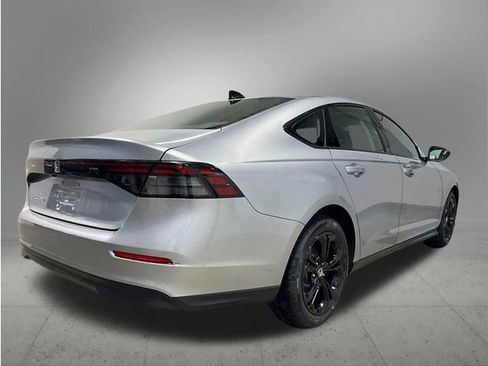 Used 2025 Honda Accord SE image 7