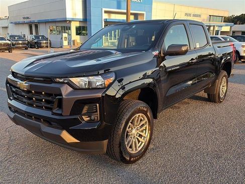 Used 2024 Chevrolet Colorado LT w/ LT Convenience Package II image 3