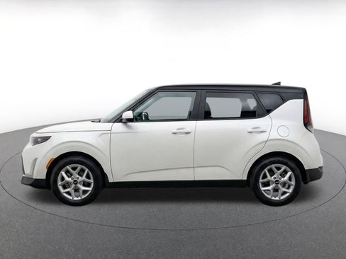Used 2025 Kia Soul LX w/ LX Technology Package FWD image 4
