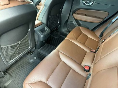 Used 2021 Volvo XC60 T5 Momentum w/ Protection Package Premier FWD image 15