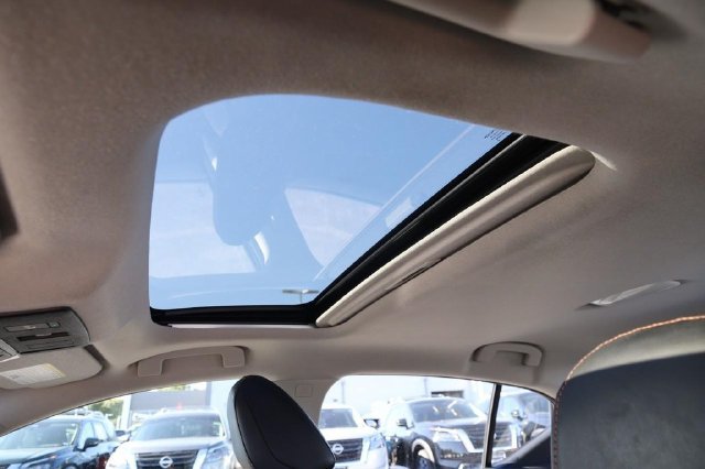Certified 2022 Nissan Sentra SR w/ SR Premium Package FWD image 8