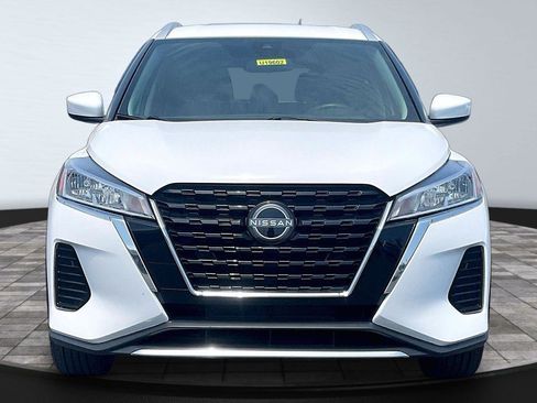 Used 2023 Nissan Kicks SV FWD image 2