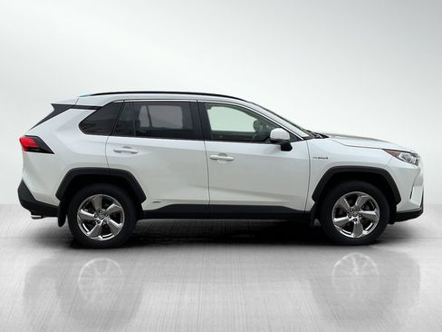 Used 2021 Toyota RAV4 XLE Premium AWD/4WD image 6