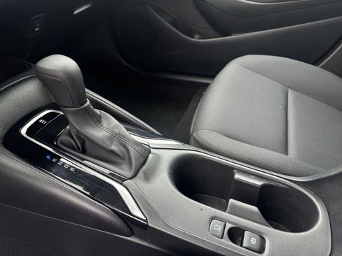Used 2025 Toyota Corolla LE FWD image 40