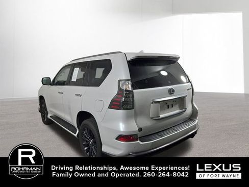 Used 2023 Lexus GX 460 Premium w/ Accessory Package image 11