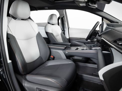 Used 2022 Toyota Sienna XSE w/ XSE Plus Package image 29