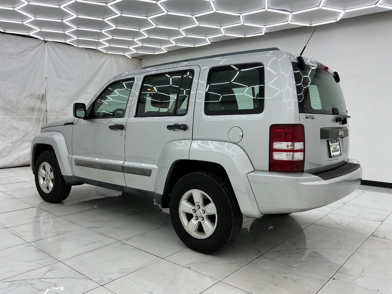 Used 2011 Jeep Liberty Sport RWD image 6