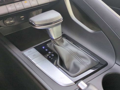 Used 2024 Hyundai Elantra SEL FWD image 16