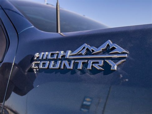 Used 2025 Chevrolet Silverado 2500 High Country w/ High Country Premium Package image 12