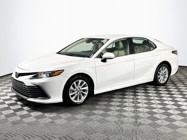 Used 2023 Toyota Camry LE FWD image 4