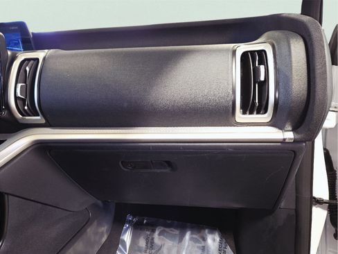 Used 2025 Ford Expedition Active image 28