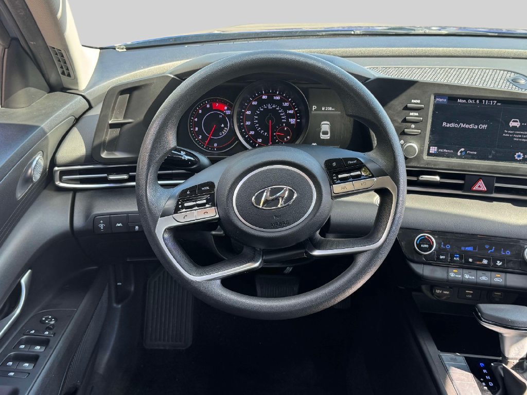 Used 2023 Hyundai Elantra SEL FWD image 13
