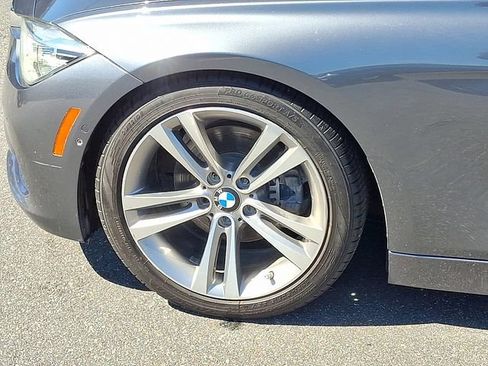 Used 2017 BMW 330i xDrive Sedan w/ Technology Package AWD/4WD image 27