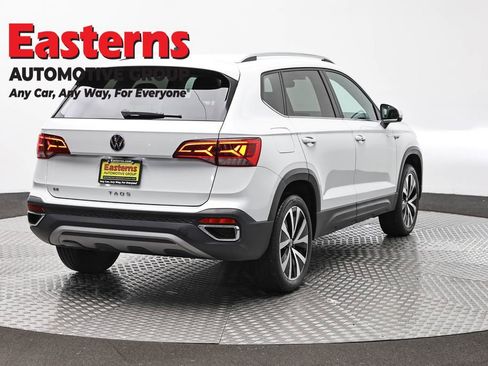 Used 2024 Volkswagen Taos SE FWD image 5