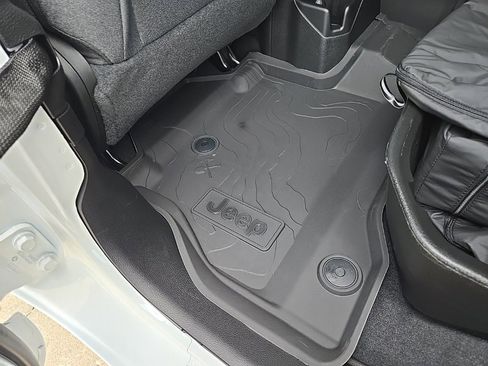 New 2025 Jeep Gladiator Sport image 80